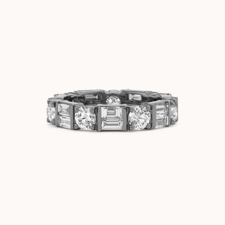 Diamond ring with baguette and round cut diamonds